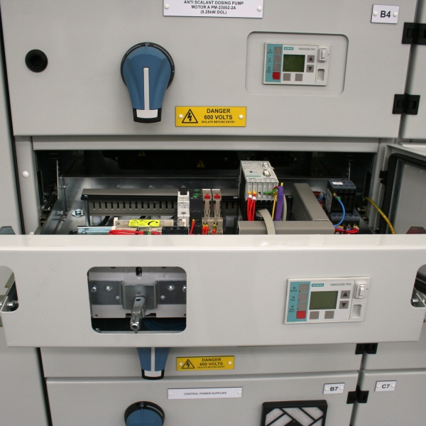 Offshore platform desalination plant